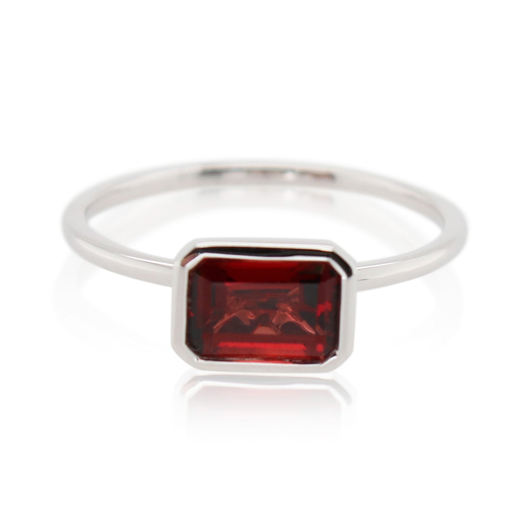 1.50ct Bezel Set Garnet Ring