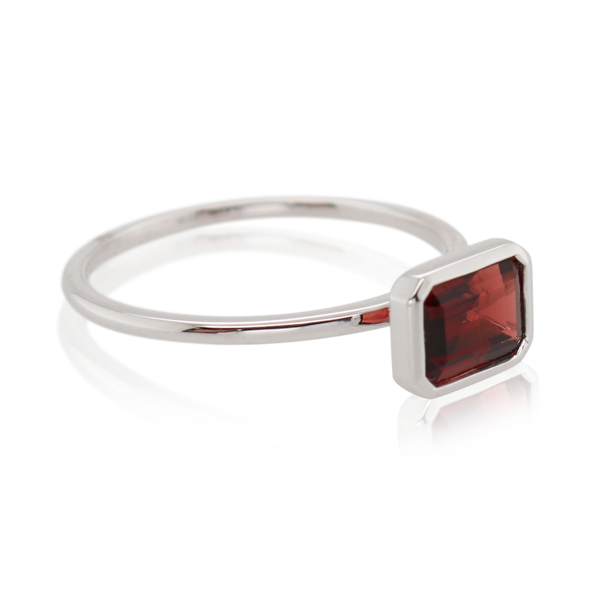 1.50ct Bezel Set Garnet Ring