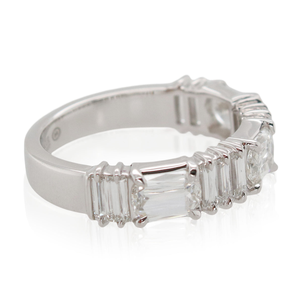 Crisscut New York Alternating Diamond Band
