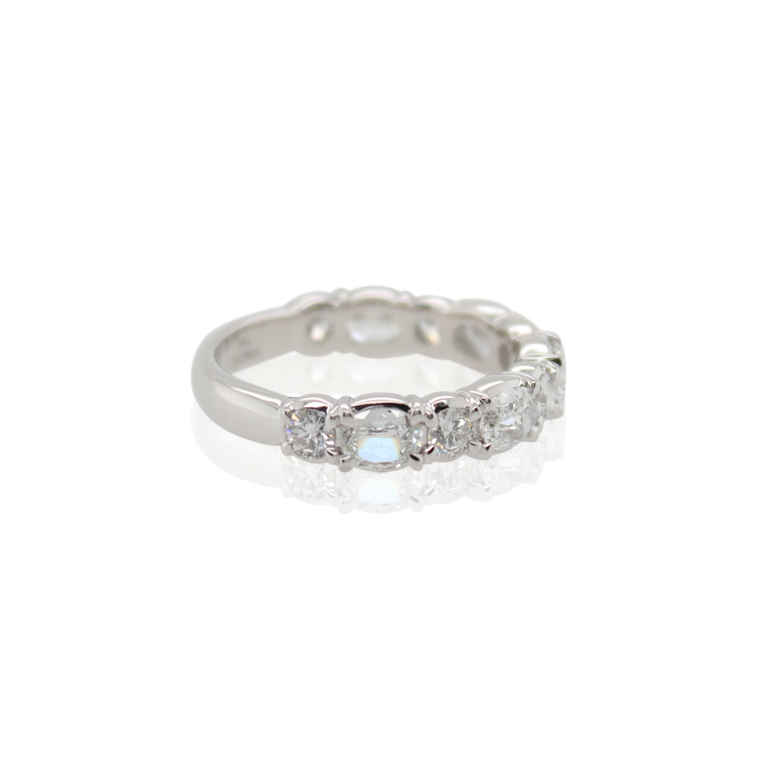 Crisscut New York Oval and Round Diamond Band