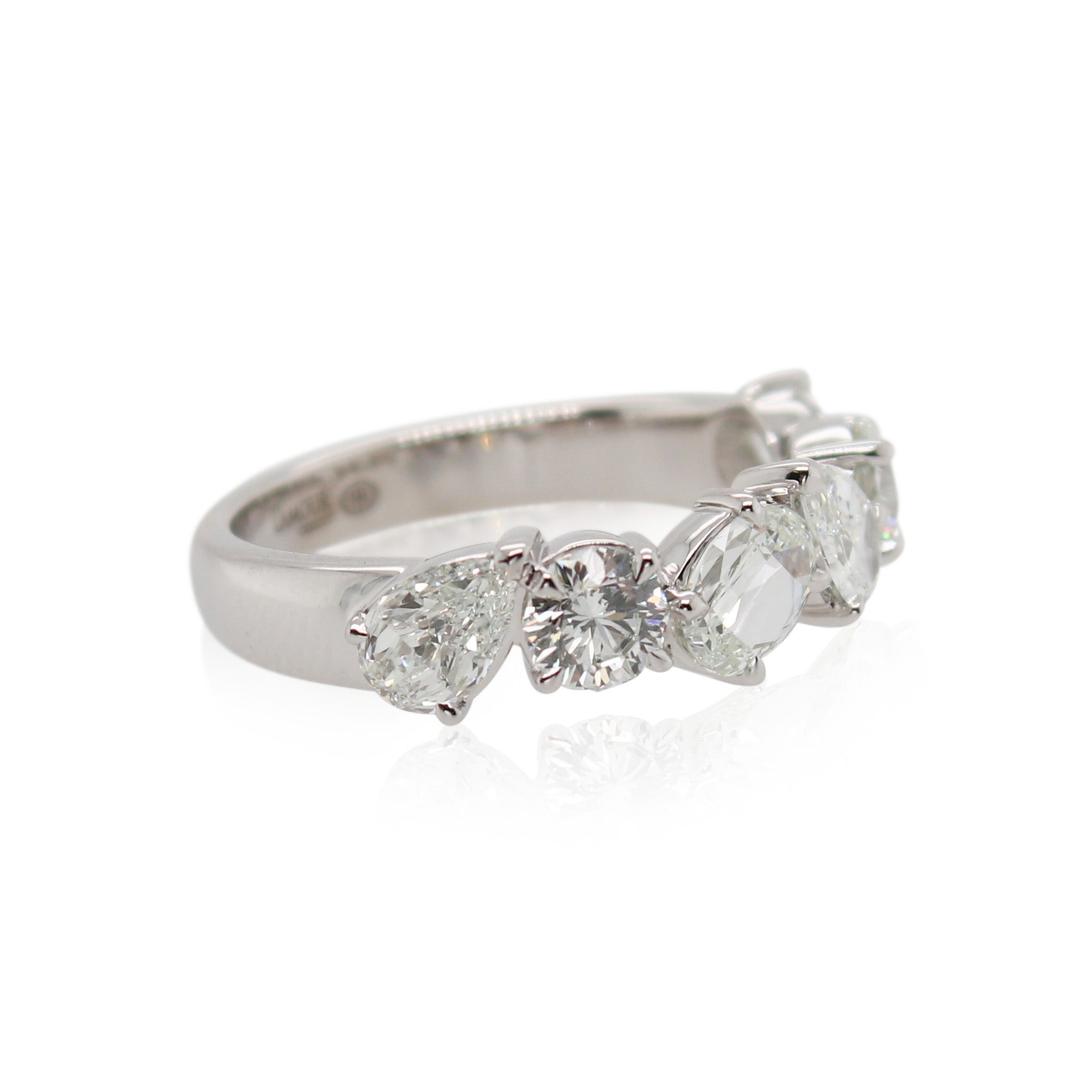 Crisscut New York Round, Pear Shaped, and Oval Diamond Band
