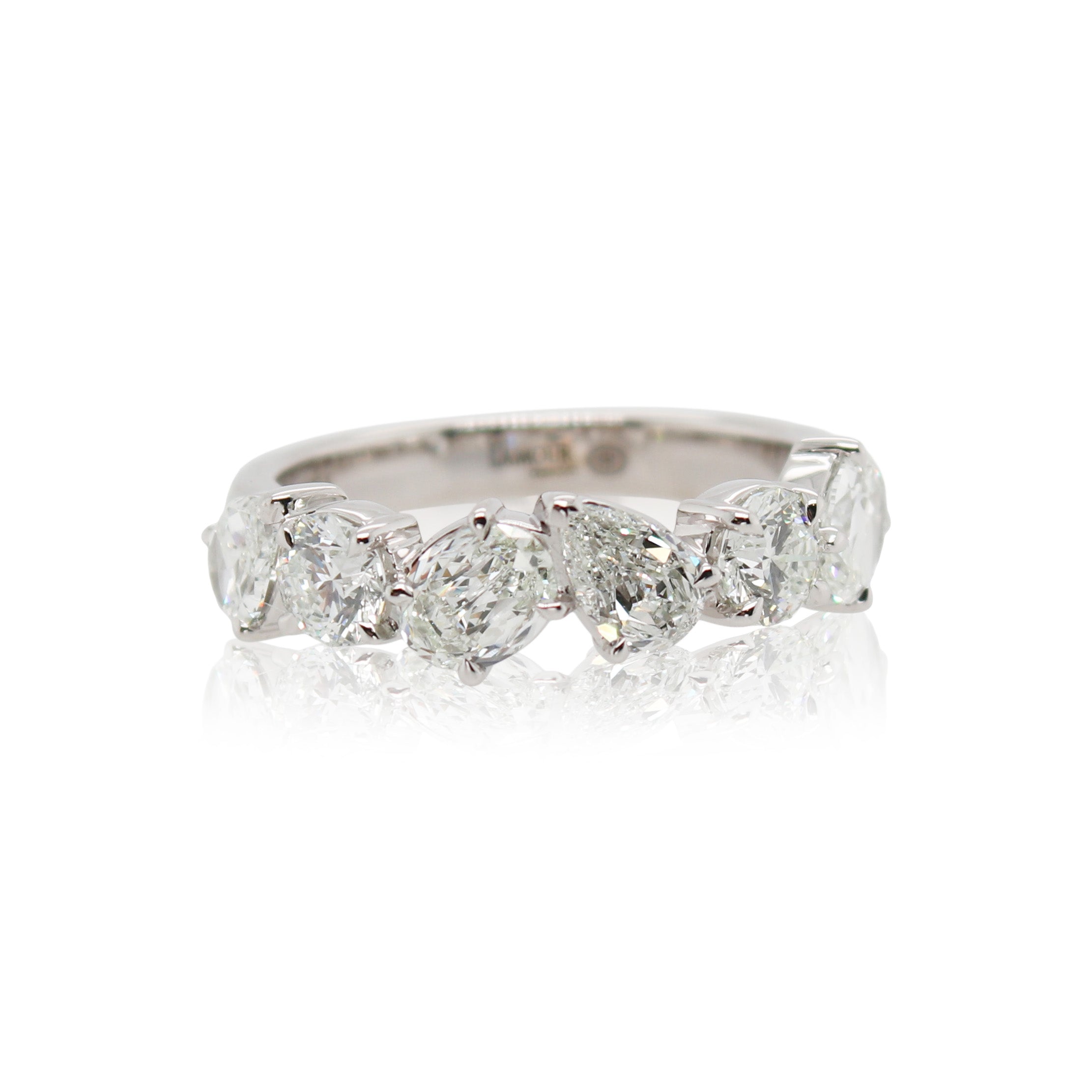 Crisscut New York Round, Pear Shaped, and Oval Diamond Band