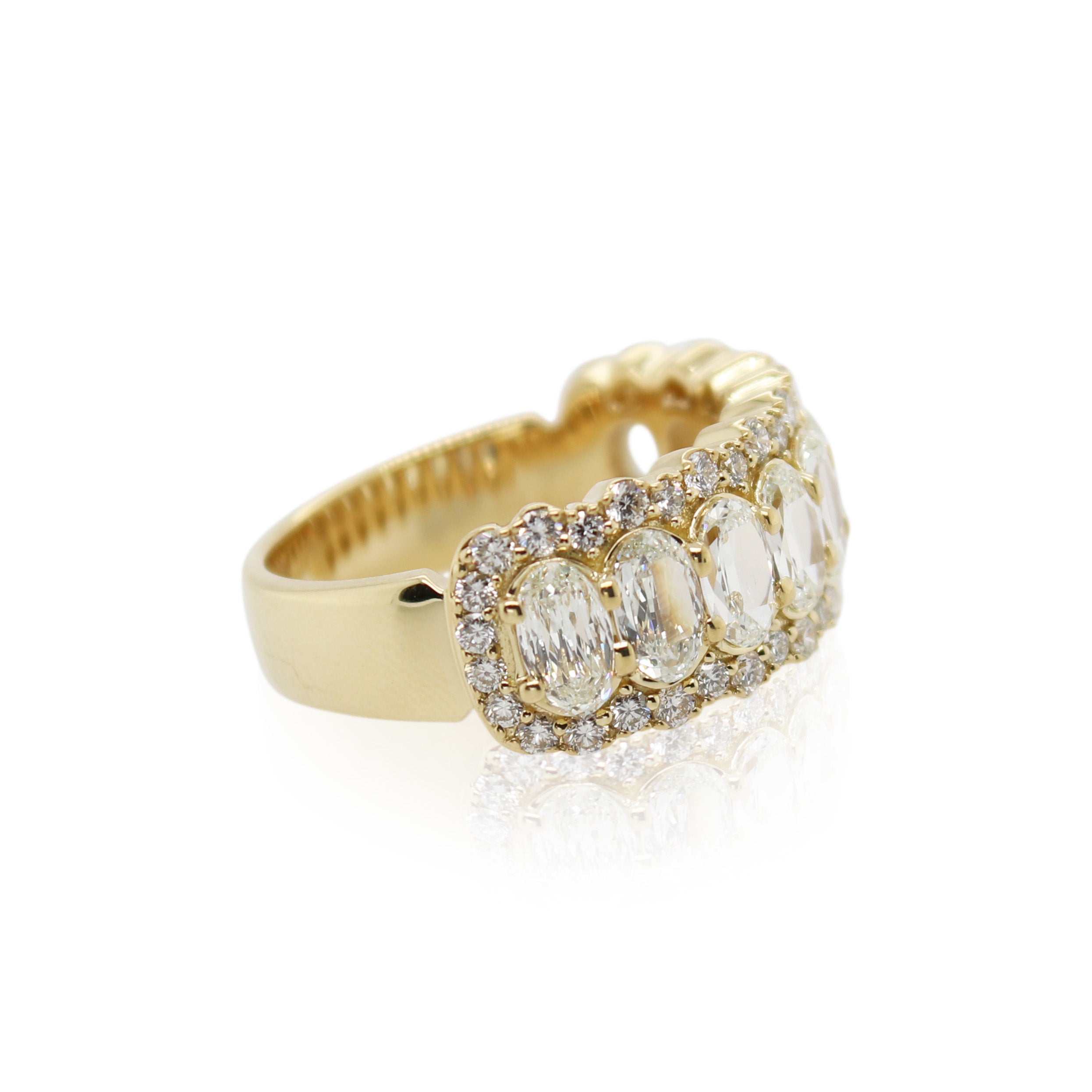 L'Amour Crisscut and Round Diamond Wedding Band