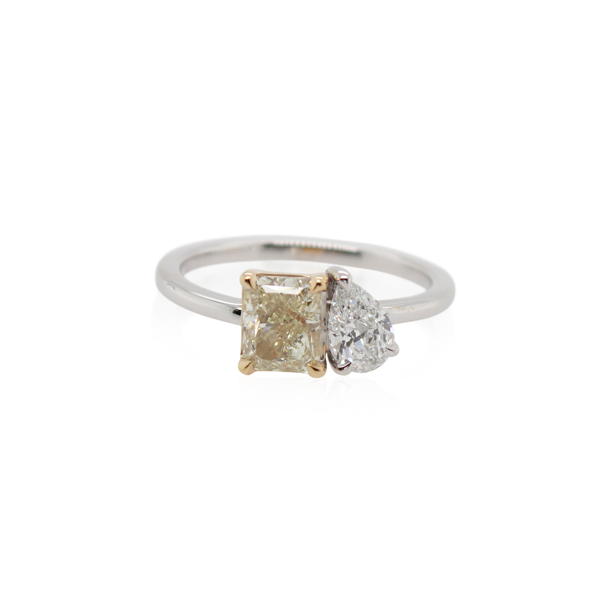 Pear Shaped & Radiant Cut Diamond Toi et Moi Ring
