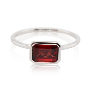1.50ct Bezel Set Garnet Ring