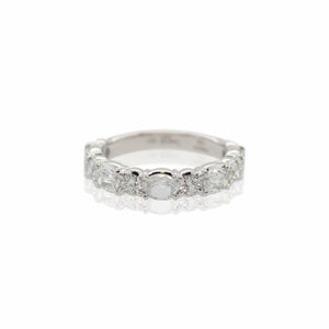 Crisscut Oval and Round Diamond Band