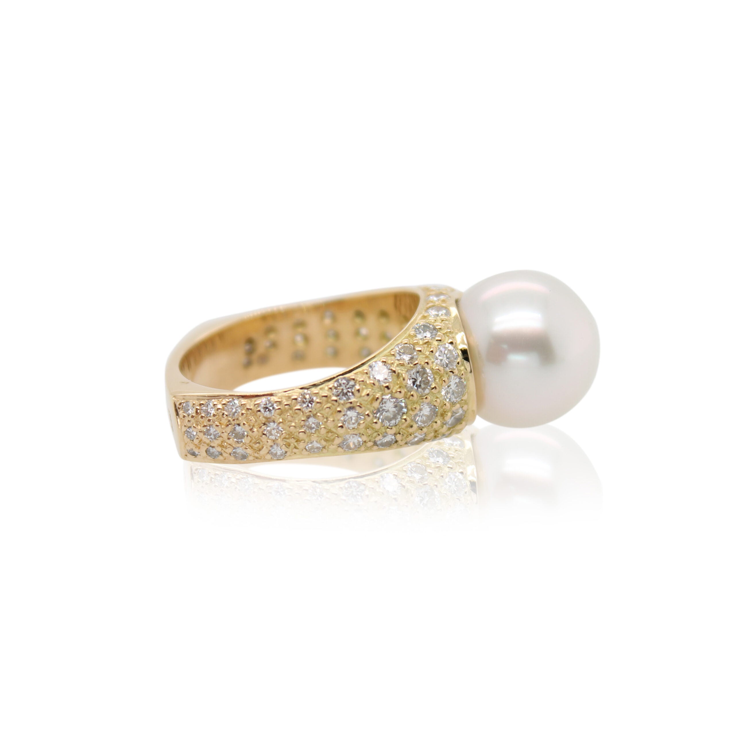 White South Sea Pearl and Diamond Ring