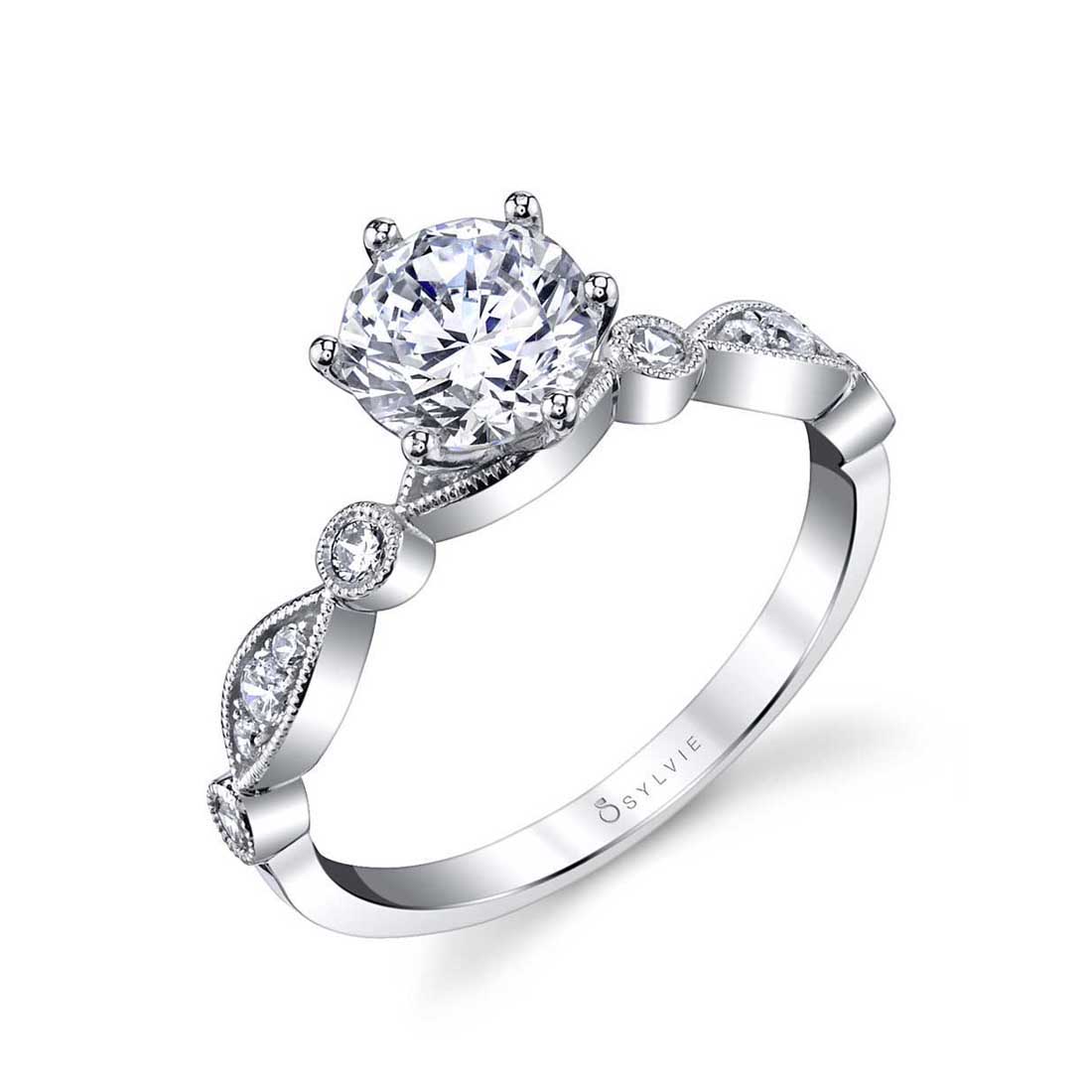 Charmant Round Classic Engagement Ring