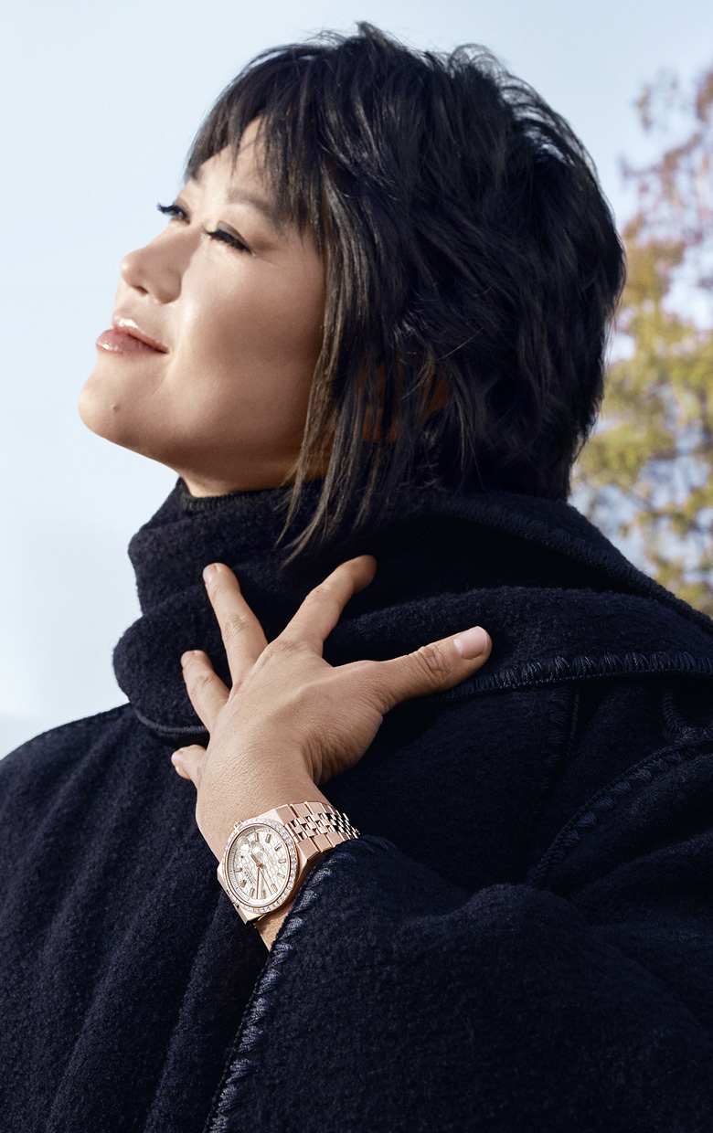 The land-dweller is the watch of a global, multicultural and ever-changing world.