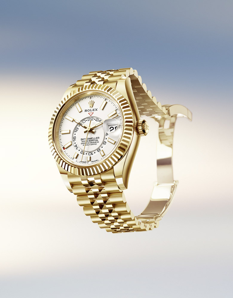 Second time zone at a glance at R.F. Moeller Jeweler