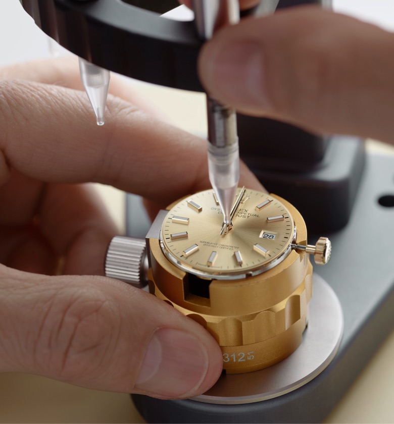 Casing of the movement at R.F. Moeller Jeweler