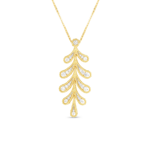 This byzantine barocco necklace from the Byzantine Barocco Collection by Roberto Coin is crafted from 18k yellow gold and features 0.60 total carats of diamonds.