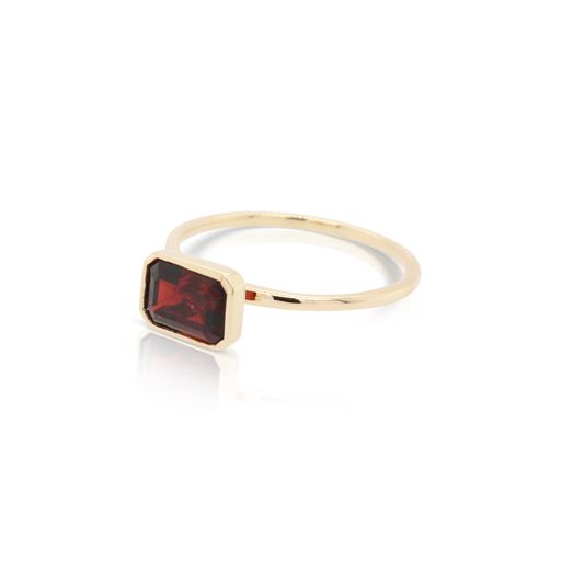 This solitaire garnet ring by Rafael is crafted from 14k yellow gold and features a 1.45 carat emerald cut garnet.
