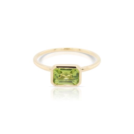 This solitaire peridot ring by Rafael is crafted from 14k yellow gold and features a 1.15 carat emerald cut peridot.
