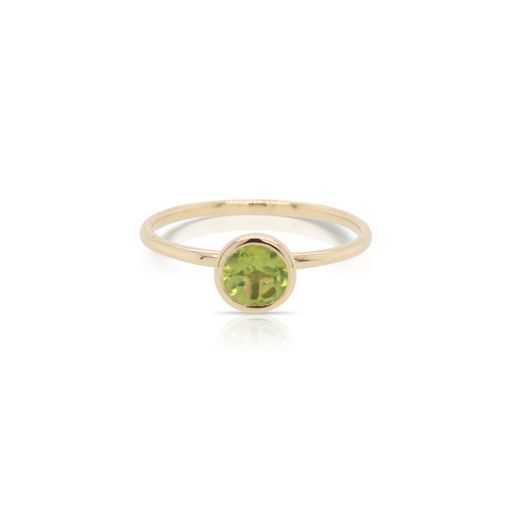 This peridot ring by Rafael is crafted from 14k yellow gold and features a 0.52 carat round peridot.