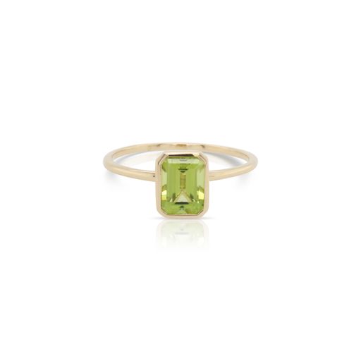 This peridot ring by Rafael is crafted from 14k yellow gold and features a 1.15 carat emerald cut peridot.