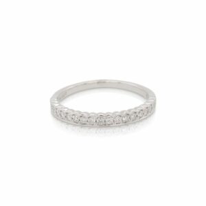 This diamond ring from Forevermark Tribute™ Collection is crafted from 18k white gold and features 0.20 total carats of half bezel set diamonds.