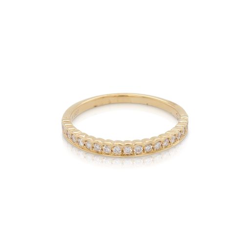 This diamond ring from Forevermark Tribute™ Collection is crafted from 18k yellow gold and features 0.20 total carats of half bezel set diamonds.