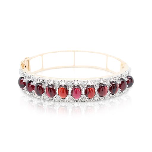This garnet and diamond bracelet is crafted from 14k yellow gold and features oval garnets and 0.20 total carats of diamonds.