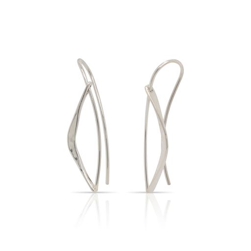This pair of Akimbo earrings by Ed Levin is crafted from sterling silver and features a modern geometric aesthetic.