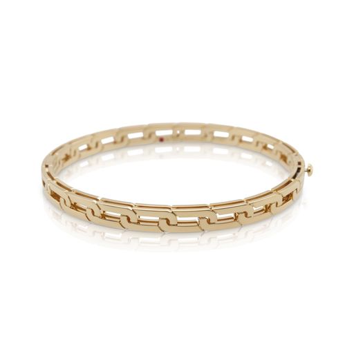This Love in Verona bangle bracelet by Roberto Coin is crafted from 18k yellow gold and features petite four petal flower designs.