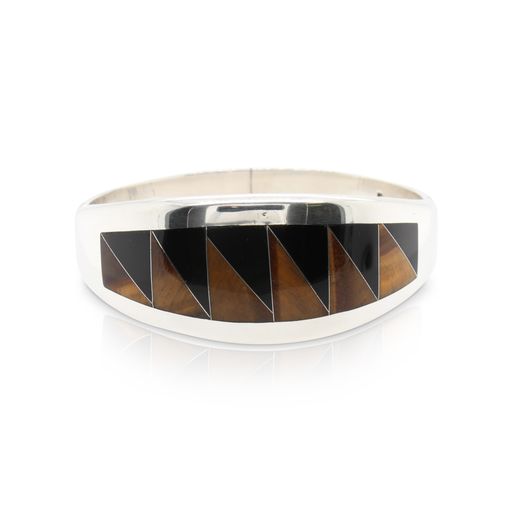 This bracelet is crafted from sterling silver and features tiger's eye and black onyx.