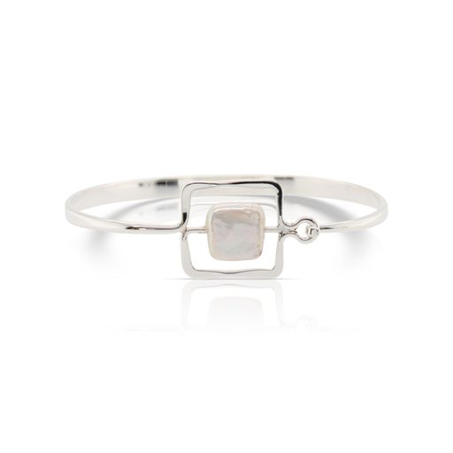 This Zenith bracelet by Ed Levin is crafted from sterling silver and features a square pearl.