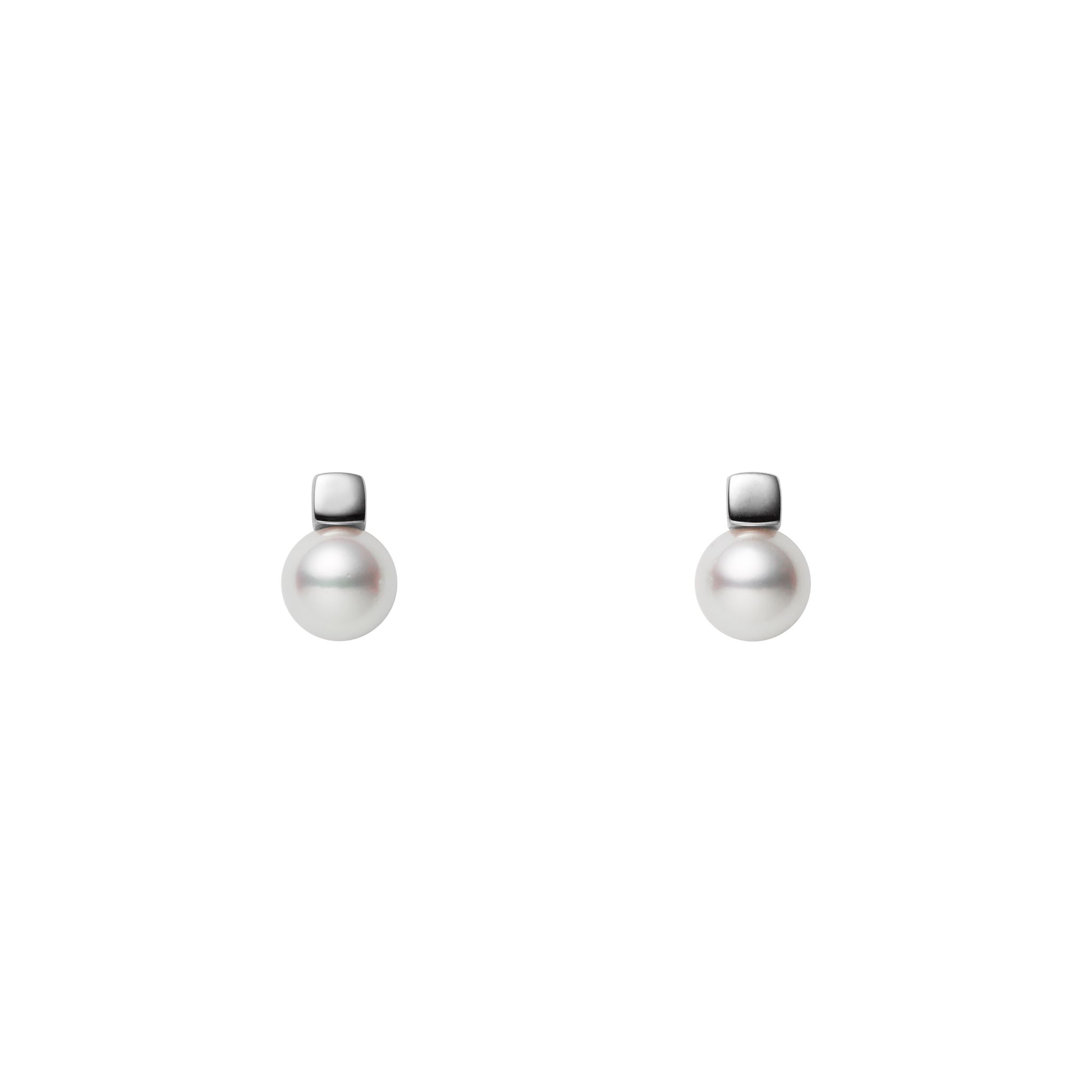 This pair of pearl drop earrings by Mikimoto is crafted from 18k white gold and features 7mm Akoya pearls.