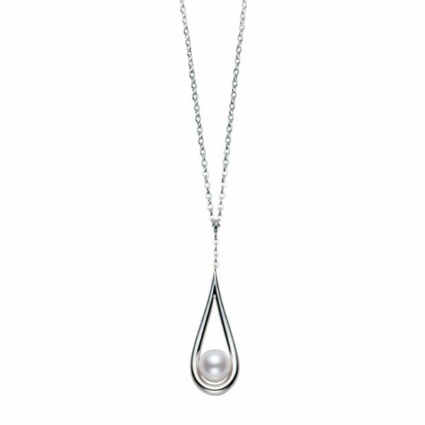 This pearl necklace by Mikimoto is crafted from 18k white gold and features a 6.5mm Akoya pearl.