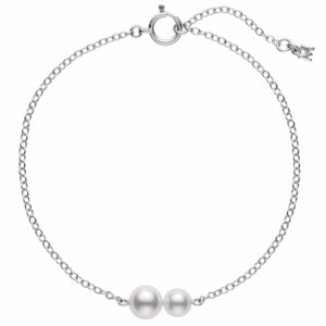 This pearl bracelet by Mikimoto is crafted from 18k white gold and features a 5mm white pearl and a 6mm white pearl. This bracelet is adjustable 6.25" or 7" long.