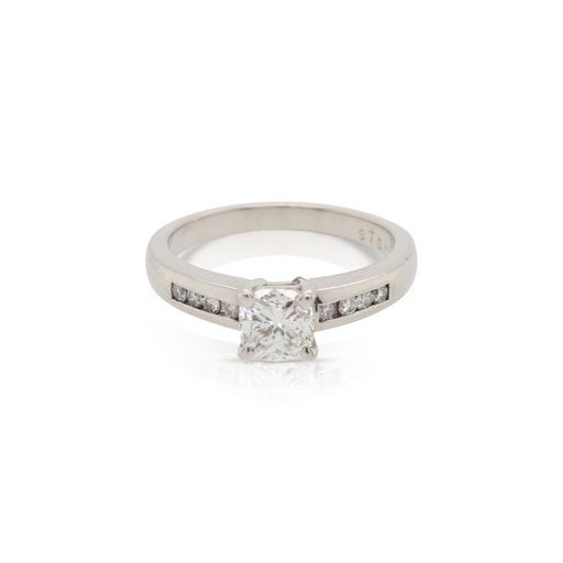 012338Cushion Diamond Engagement Ring