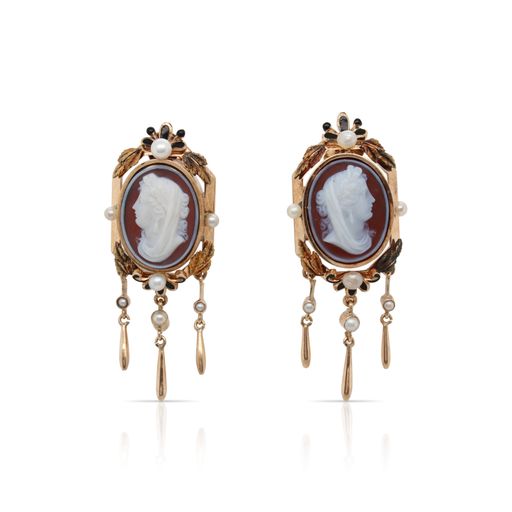 This Victorian cameo set is crafted from 14k yellow gold and features hand carved carnelian hardstone cameos. This set includes a brooch, earrings, and cuff links.