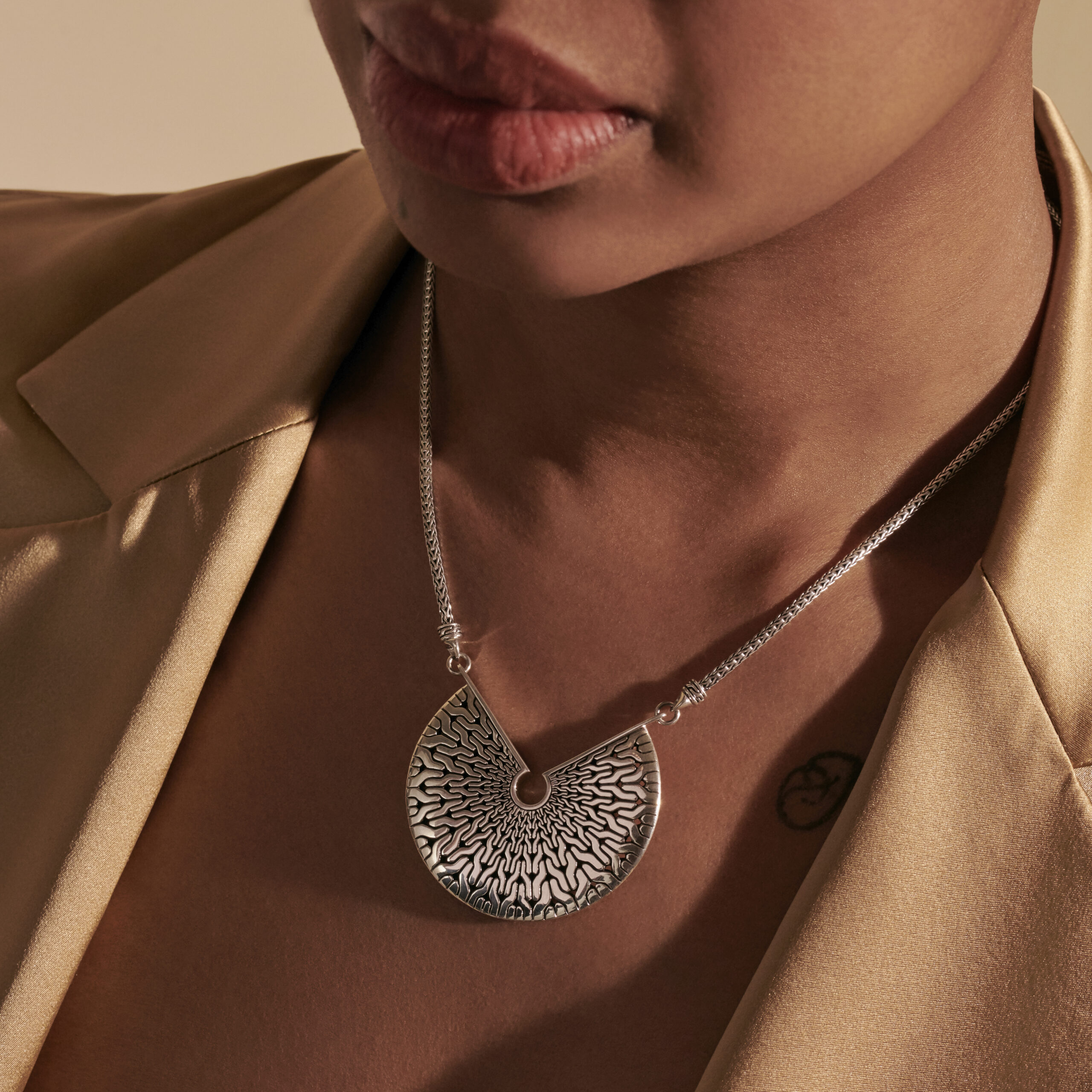 This necklace by John Hardy is crafted from sterling silver and features a radial classic chain design.