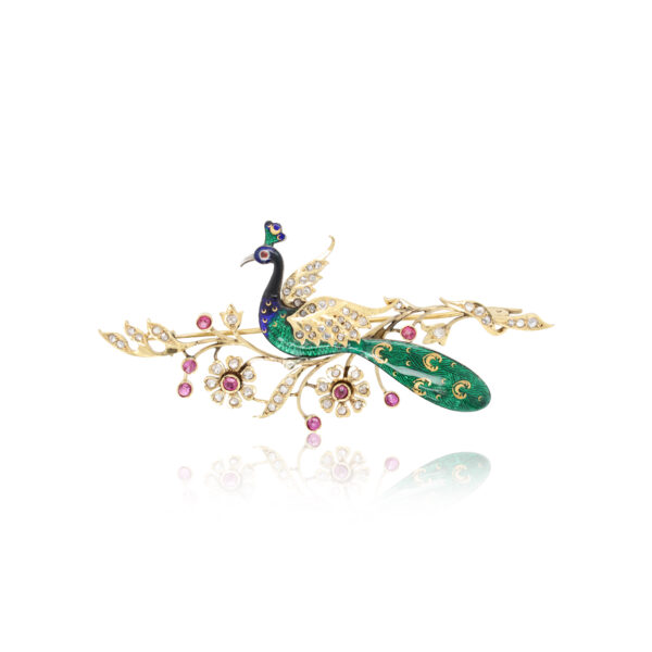 This peacock brooch is crafted from 18k yellow gold and features 0.89 total carats of diamonds and 1.02 total carats of rubies.