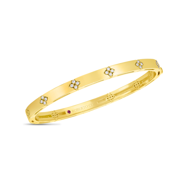 This bracelet by Roberto Coin is crafted from 18k yellow gold and features 0.15 total carats of diamonds.