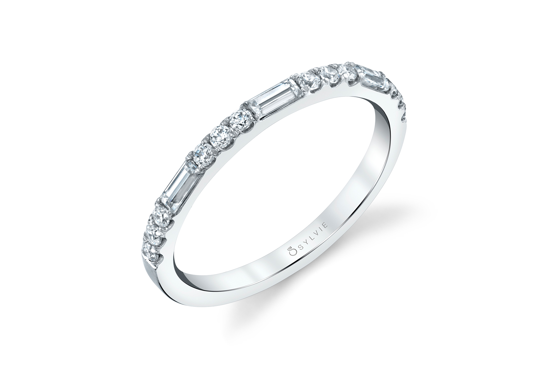 073638Round and Baguette Diamond Band